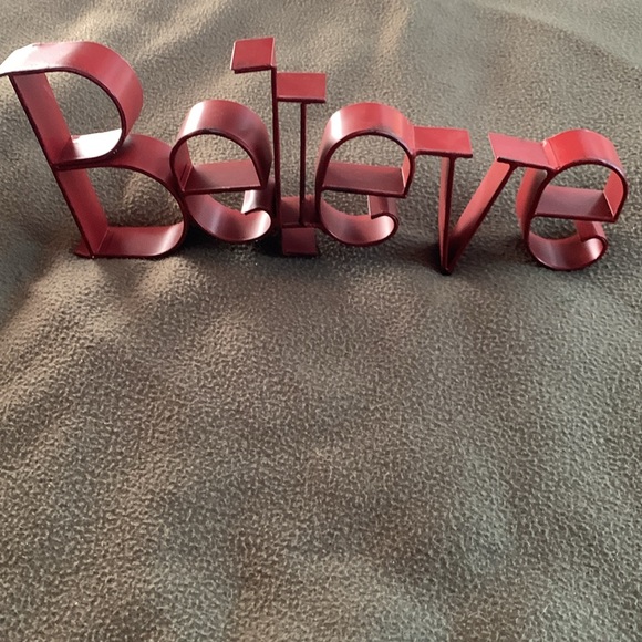Cute Believe and Peace metal standing signs. Approx 5” tall. 13” long & 9 1/2” - Picture 5 of 6